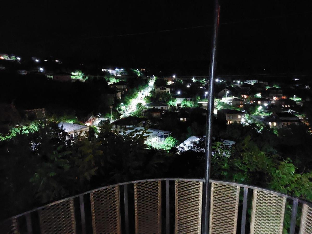 Apartment Beso Kutaisi Bagian luar foto