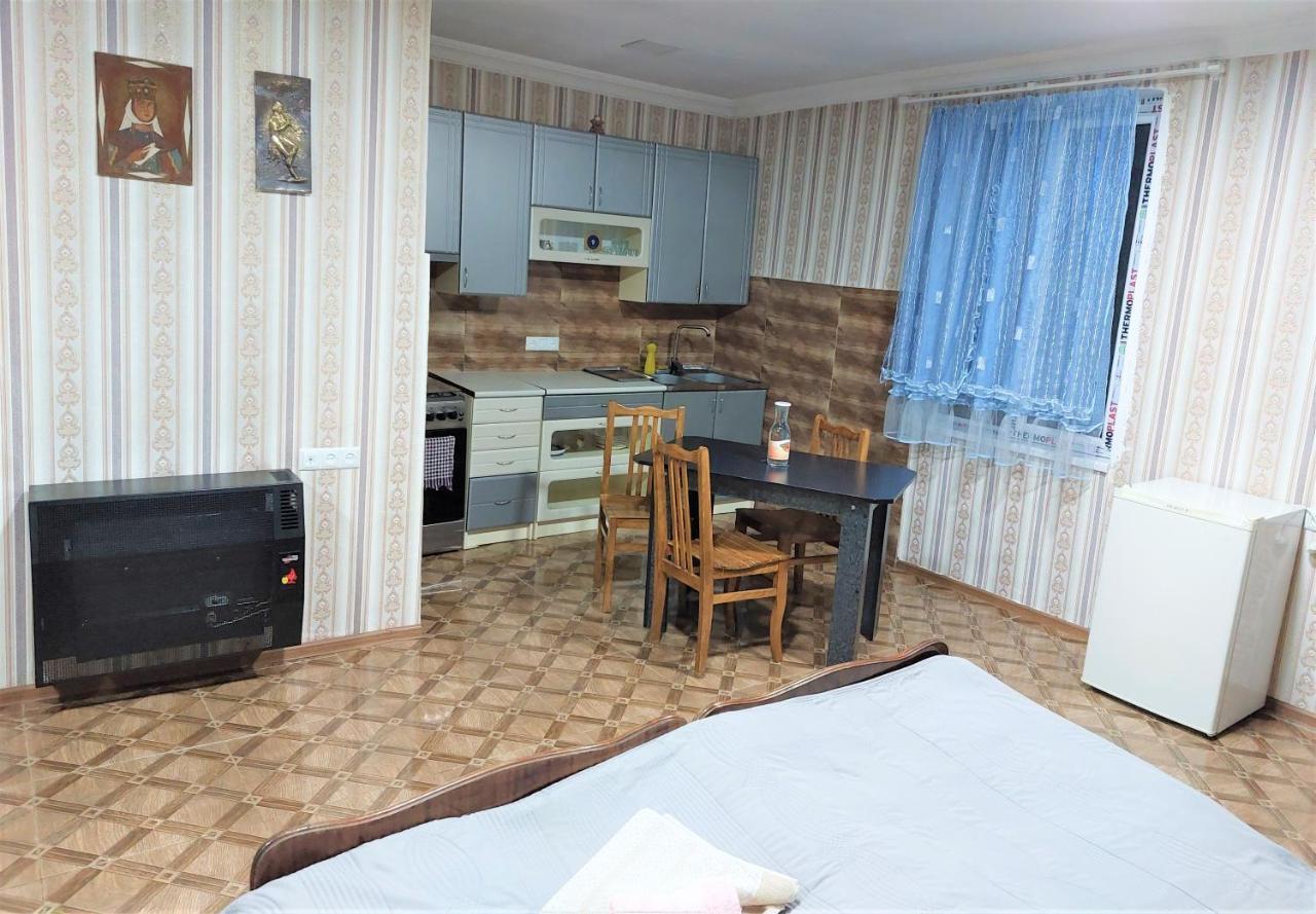 Apartment Beso Kutaisi Bagian luar foto