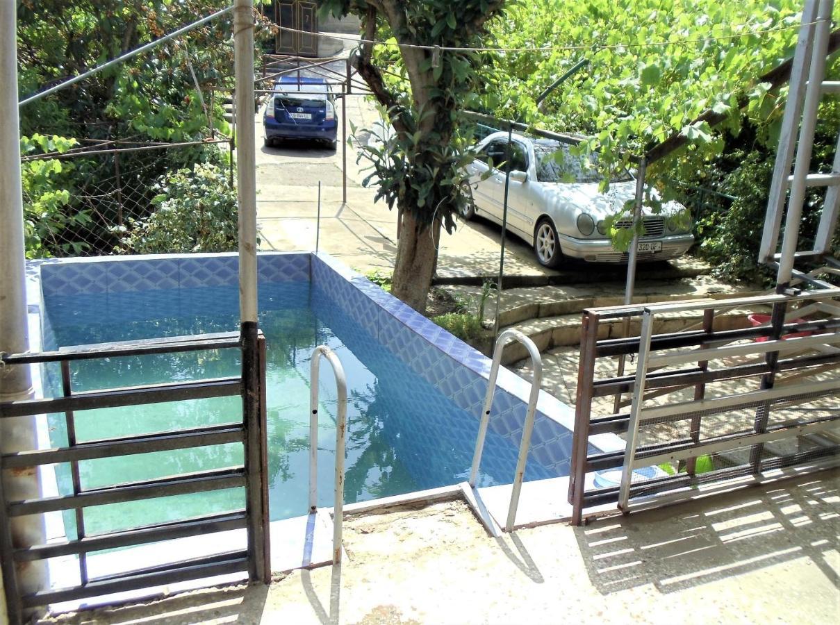 Apartment Beso Kutaisi Bagian luar foto