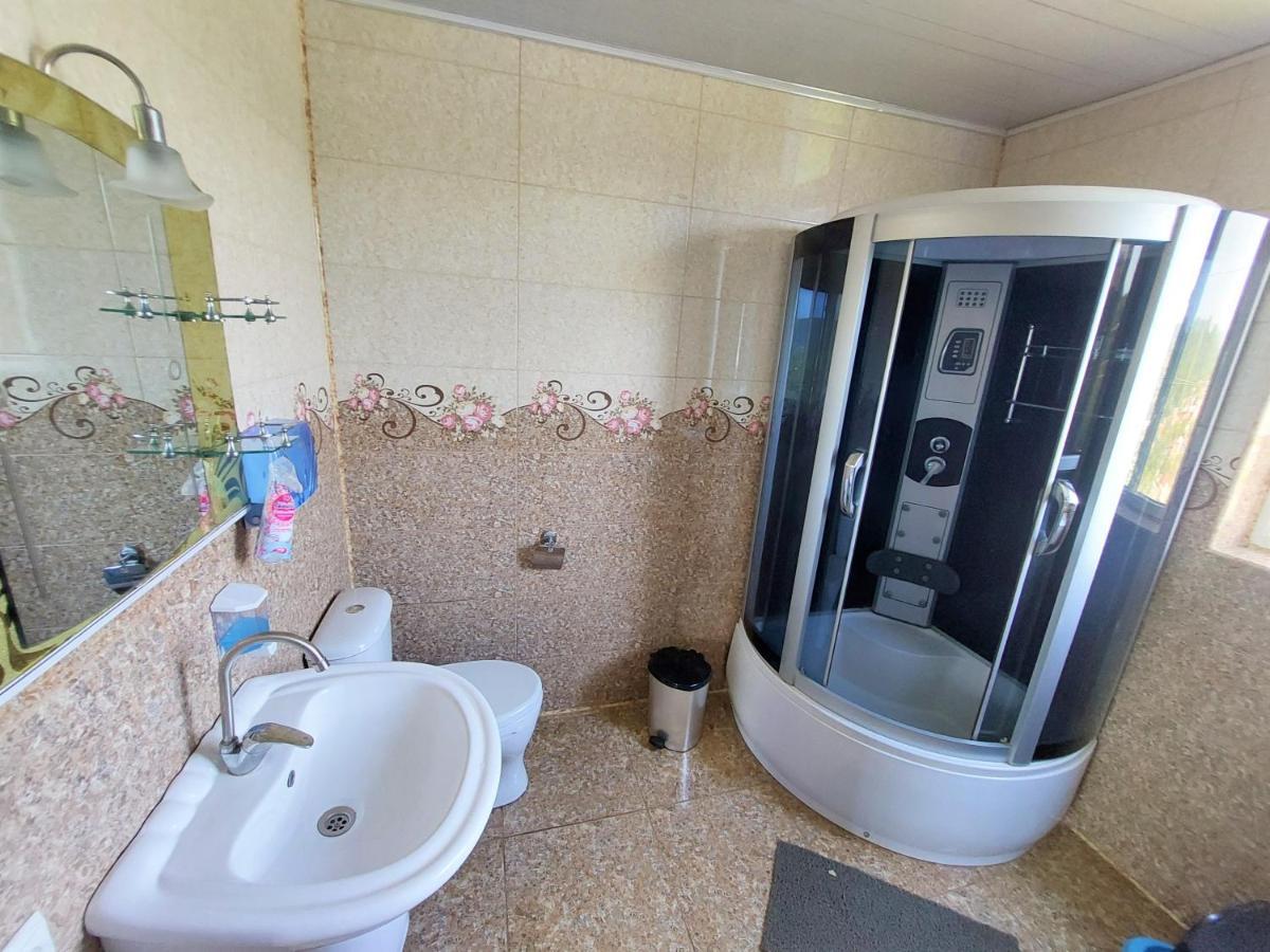 Apartment Beso Kutaisi Bagian luar foto