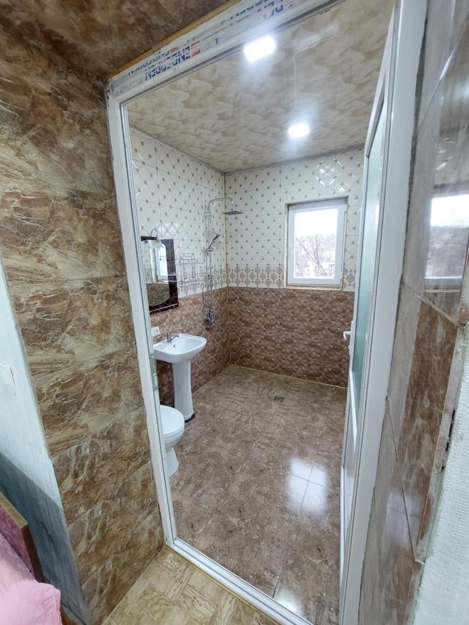 Apartment Beso Kutaisi Bagian luar foto