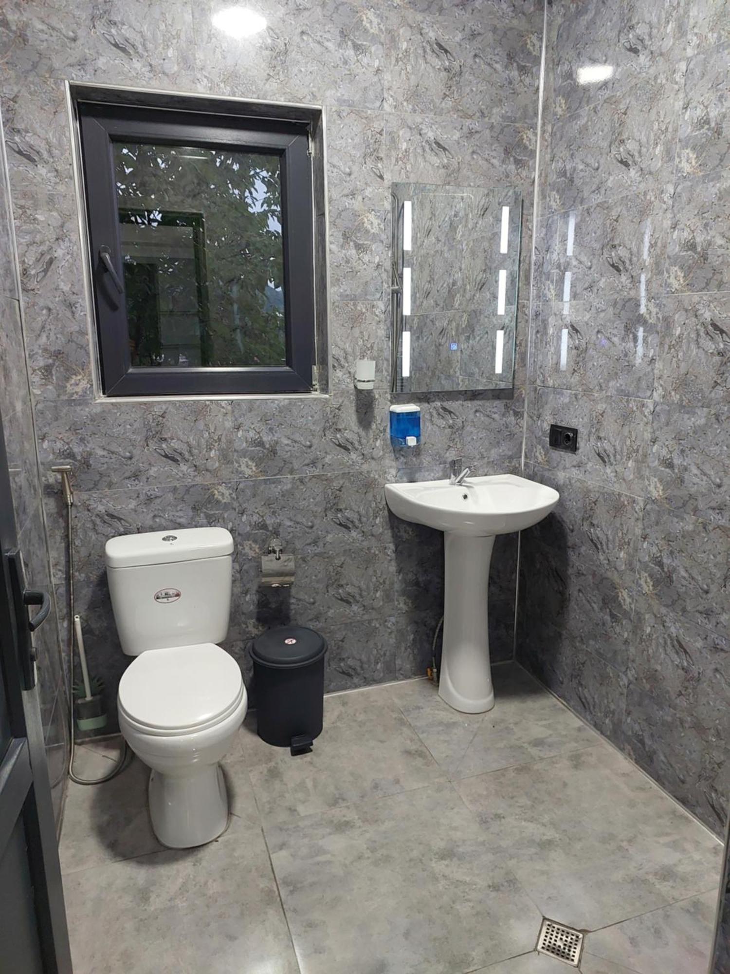 Apartment Beso Kutaisi Bagian luar foto